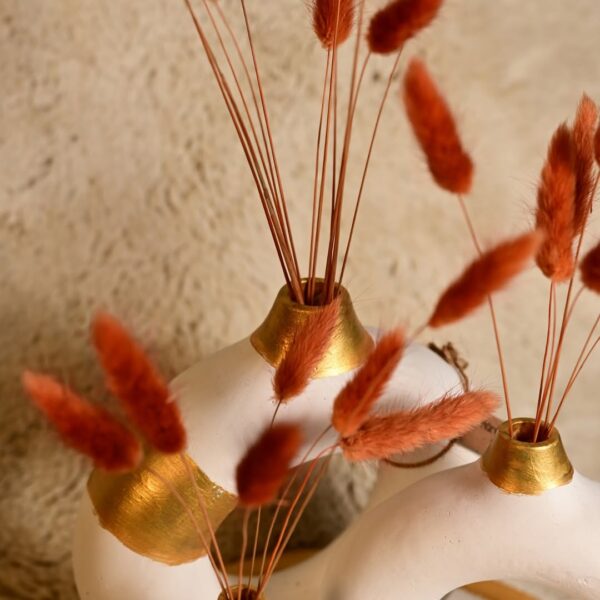 Elegant Modern Golden White Donut (Set of 5) with Golden Bars Without Flowers | Karigra - Image 4